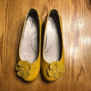 G.H. Bass Blossom Flats